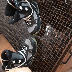 Morrow snowboard boots boys size 4